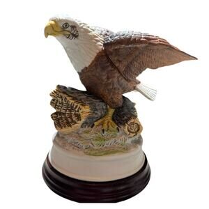 Americana Birds in Flight Collection Bald Eagle Figurine Royal Heritage Limited!